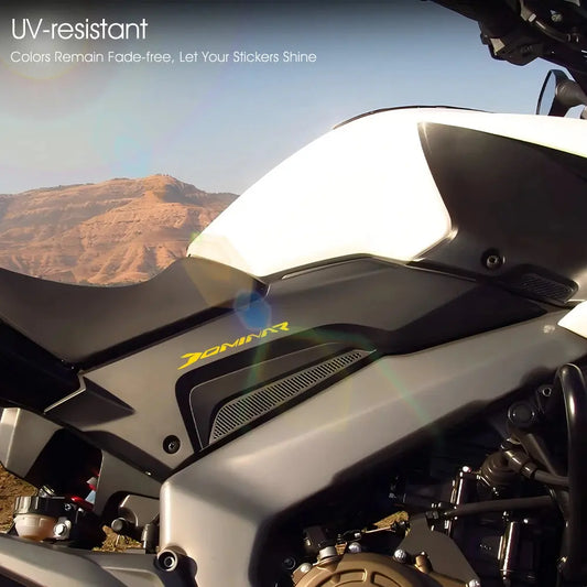Bajaj Dominar Sticker | D250 ve D400 Uyumlu Kuyruk ve Yan Grenaj Yazısı Sticker Master