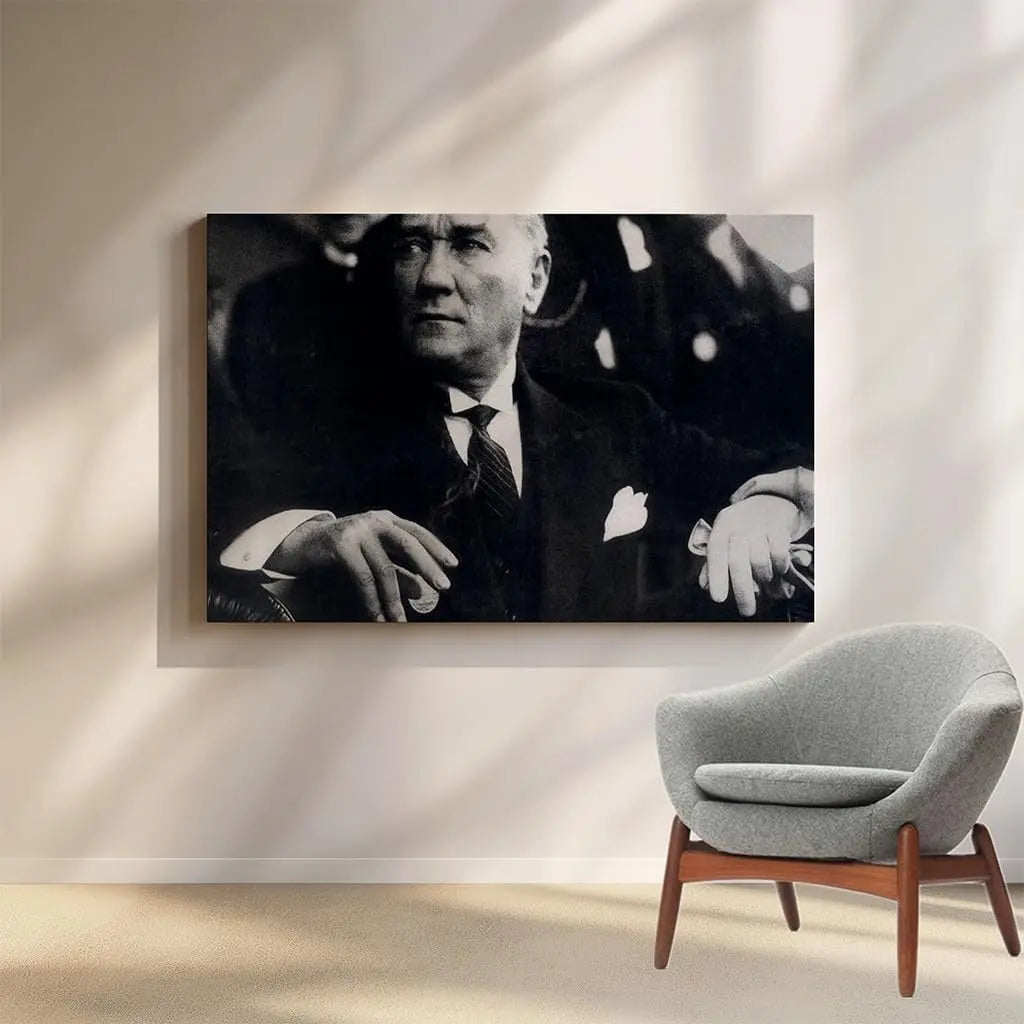 Atatürk siyah beyaz kanvas tablo – ev ve ofis dekorasyonu için zarif bir duvar süsü.