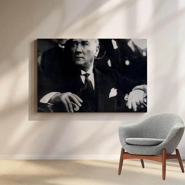 Atatürk siyah beyaz kanvas tablo – ev ve ofis dekorasyonu için zarif bir duvar süsü.