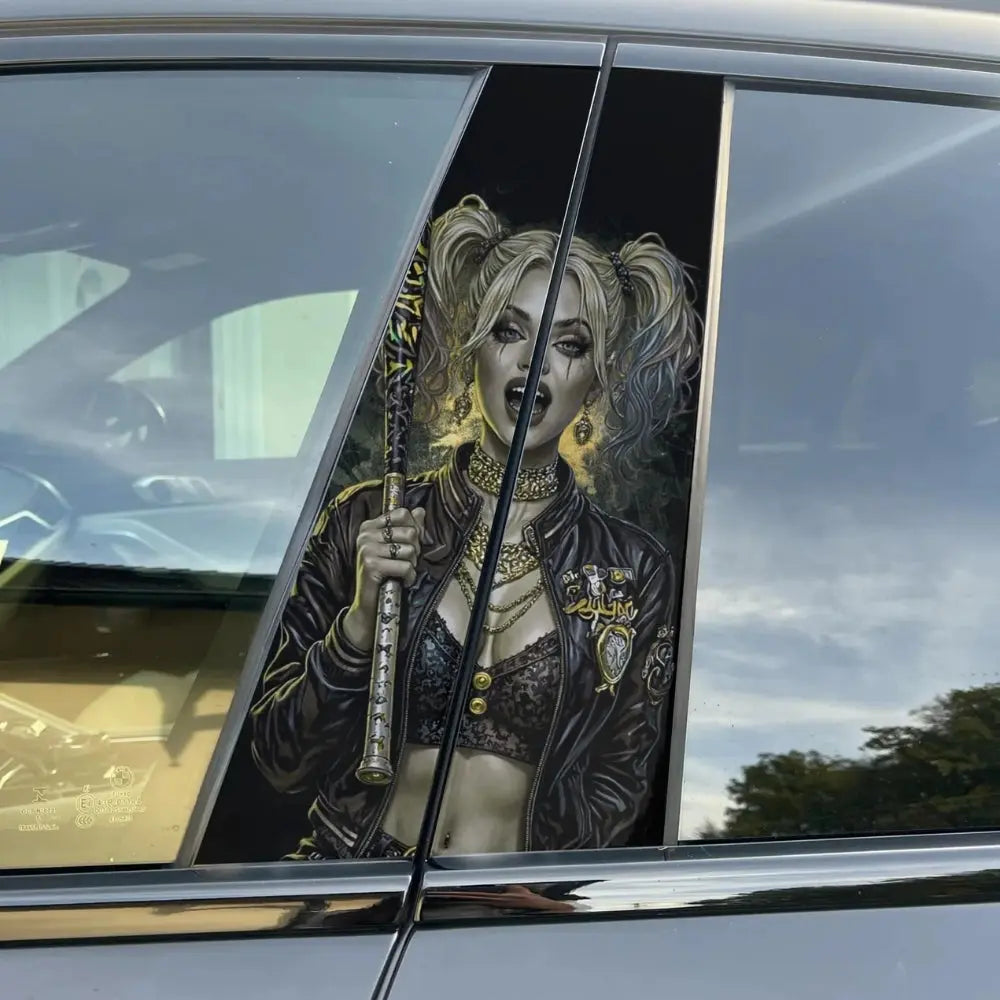 Sticker Master Asi Kız Araç Harley Q. Luxury Kapı Direk Kaplama – 2 Adet 50 × 25 cm (19.7" × 9.8") | Dijital Baskı Vinil Folyo Sticker | Universal Otomobil Kapı Sütunu Wrap - Sticker Master
