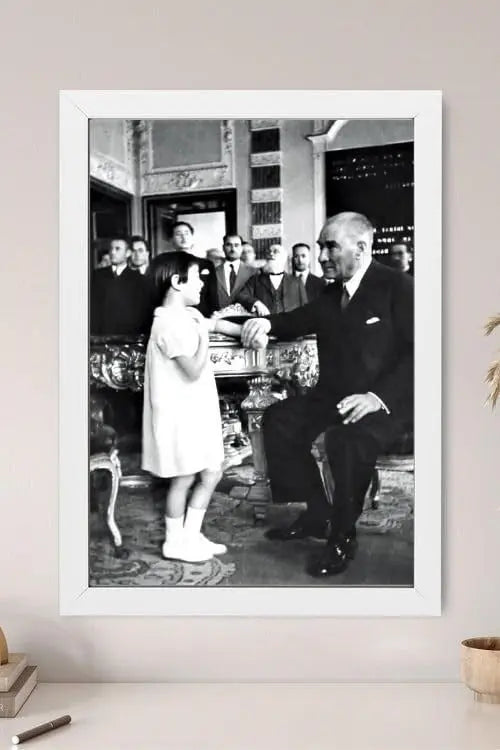 Sticker Master Atatürk Çerçeveli Poster | Ulu Önder'in Zarif Portresi ile Anlamlı Dekorasyon