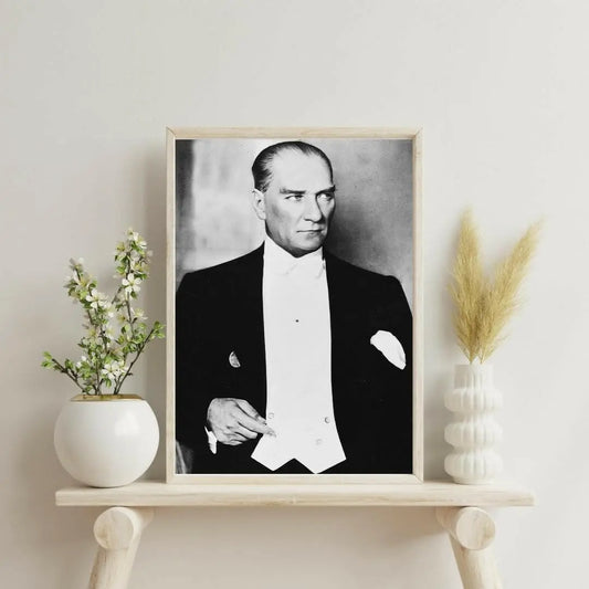 Sticker Master Atatürk Çerçeveli Poster | Ulu Önder'in Zarif Portresi ile Anlamlı Dekorasyon 30x42 Cm (Natural Ahşap) - Sticker Master