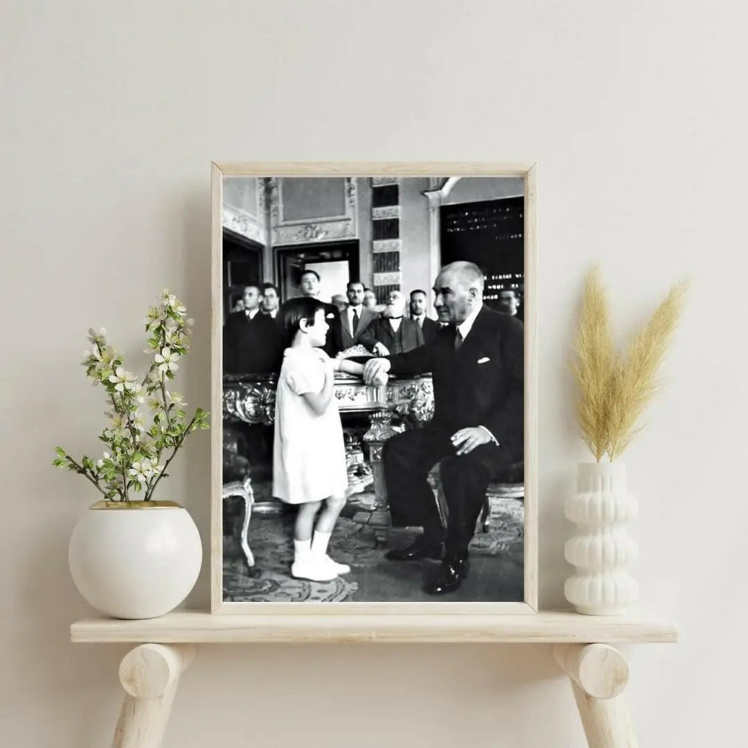 Sticker Master Atatürk Çerçeveli Poster | Ulu Önder'in Zarif Portresi ile Anlamlı Dekorasyon 30x42 Cm (Natural Ahşap) - Sticker Master