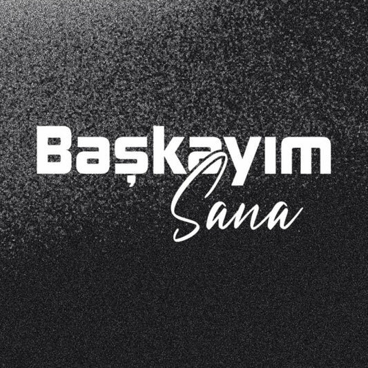 Sticker Master Başkayım Sana Sticker – 20 × 8 cm Vinil | Araç, Kask, Laptop Uyumlu
