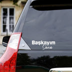 Sticker Master Başkayım Sana Sticker – 20 × 8 cm Vinil | Araç, Kask, Laptop Uyumlu