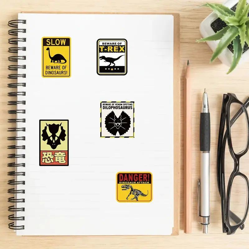 Sticker Master 60’lı Dinozor Uyarı Sticker Seti Laptop, Defter, Bavul ve Daha Fazlası İçin Renkli PVC Etiketler - Sticker Master