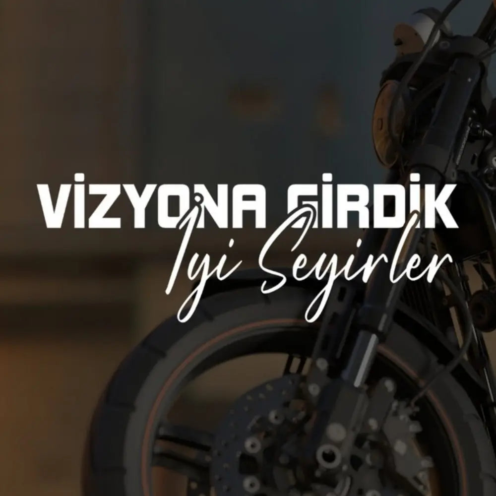 Sticker Master Vizyona Girdik – İyi Seyirler Sticker – 20 × 7 Cm Vinil | Araç, Kask, Laptop Uyumlu Sticker Master