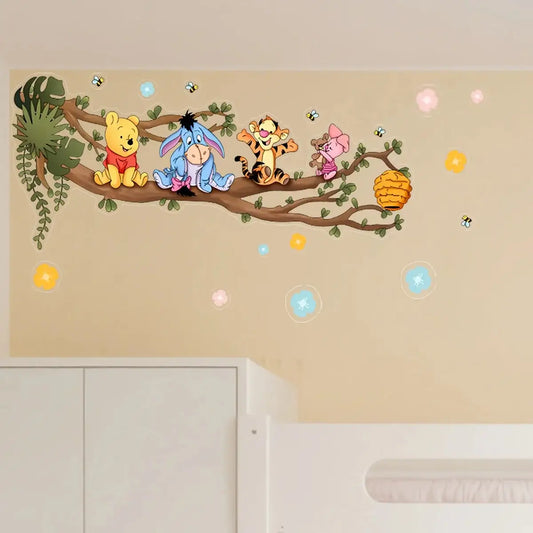 Winnie the Pooh Sticker | Ağaç Dalında Oturan Sevimli Ayı ve Arkadaşları (60x30 cm) - Sticker Master