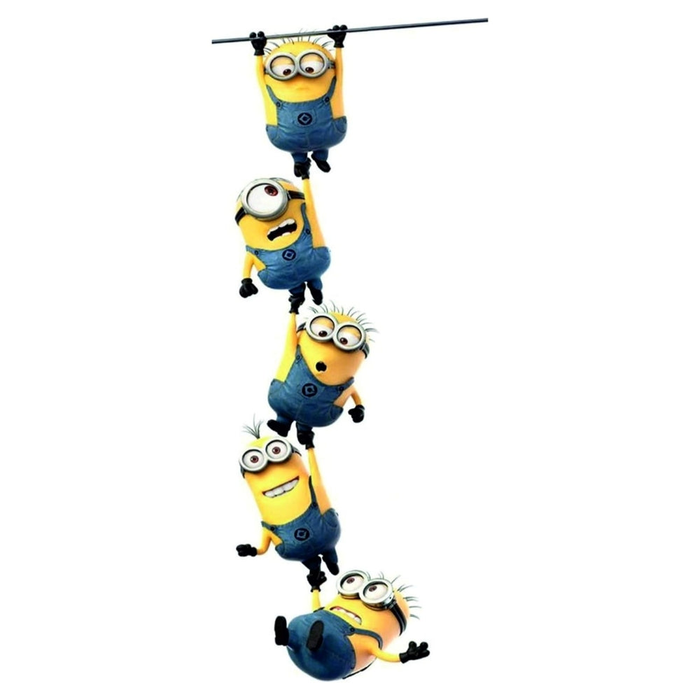 Sticker Master Bagajdan Sarkan Minions Sticker Motor, Kask, Laptop, Araba, Oto Araç İçin Dayanıklı Etiket Decal 15 Cm