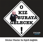 Sticker Master “O Kız Buraya Gelecek” Sticker – 15 cm Mizahi Araç & Cam Çıkartması