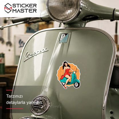 Vespa Uyumlu Scooterli Pinup Kizi Sticker VSP36 scooter üzerinde uygulama örneği - Sticker Master